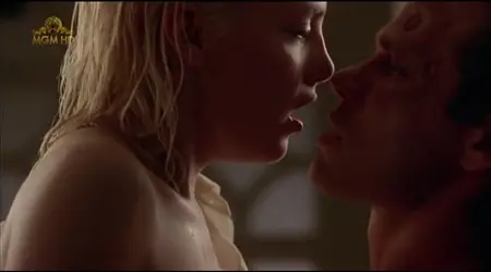 Erotisk scen från filmen: sammanslagningen av två månar