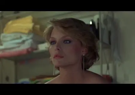 Michelle Pfeiffer i en erotisk scen från filmen på natten