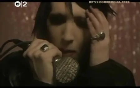 Musical Clip Marilyn Manson - hjärtformade glasögon