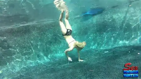 Samantha Underwater visade sin kropp